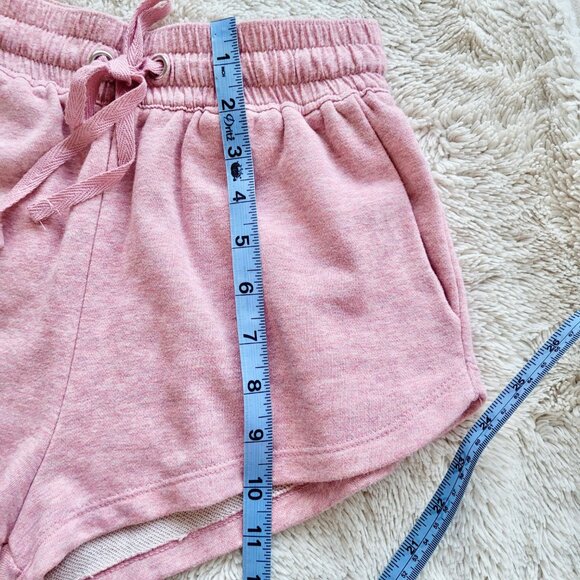 ๐ 2/$25๐ H&M Basics | Cute Sweatshorts in Light Pink - Picture 9 of 9